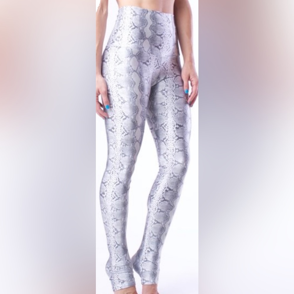 Size Med Emily Hsu Designs Python leggings